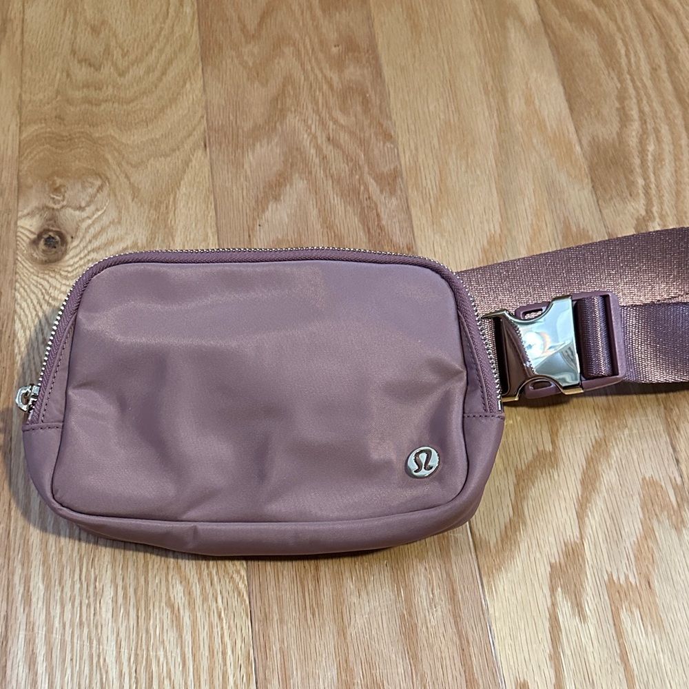 Lululemon Dusty Rose/Mauve Belt Bag